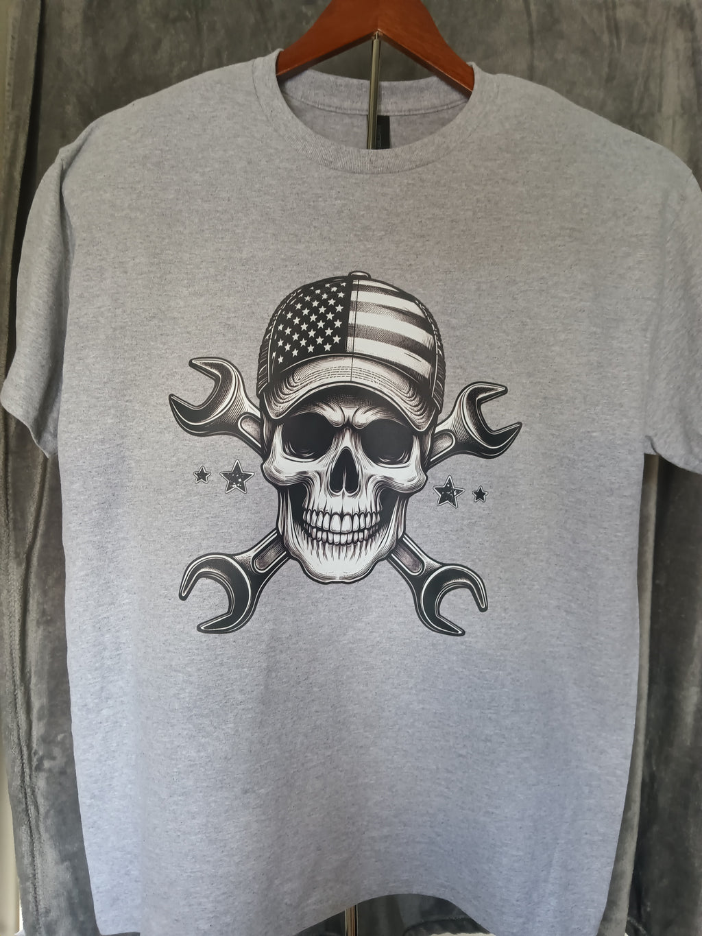 Patriotic skull T-Shirt, American flag hat& wrenches/ Mechanic: USA graphic tee